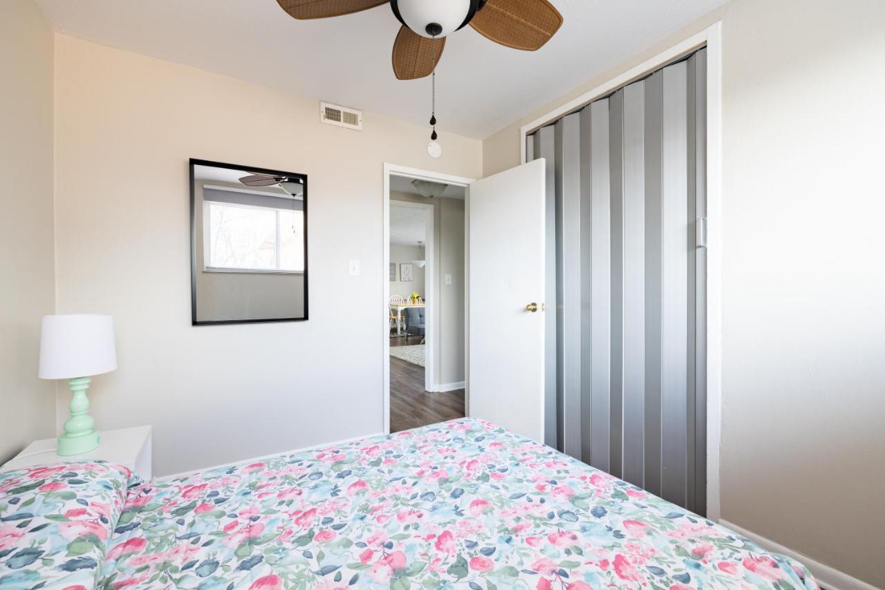 Georgetown 3-2c Close To Cleveland Airport And Fairview Hospital Ideal For Long Stays! Apartment