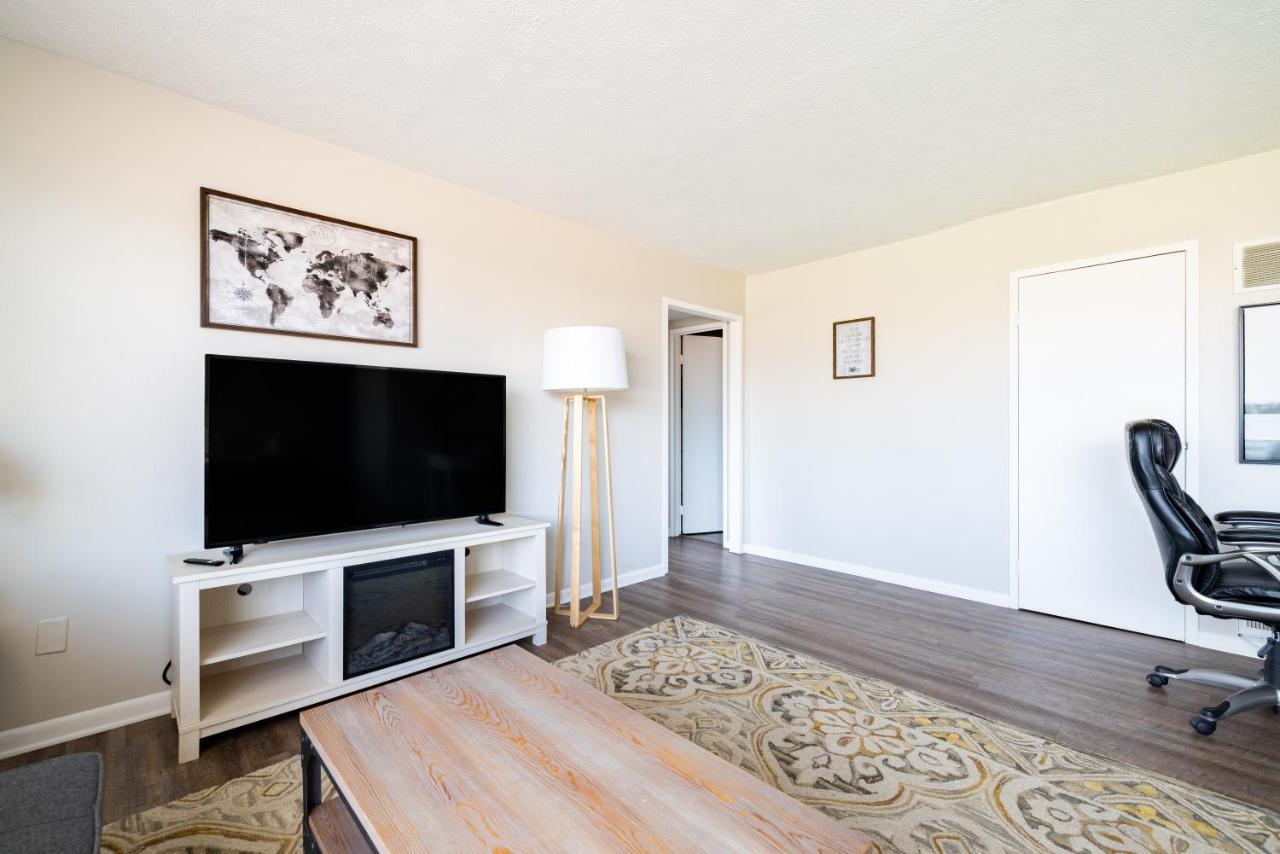 Apartment Georgetown 3-2c Close To Cleveland Airport And Fairview Hospital Ideal For Long Stays! Fairview Park