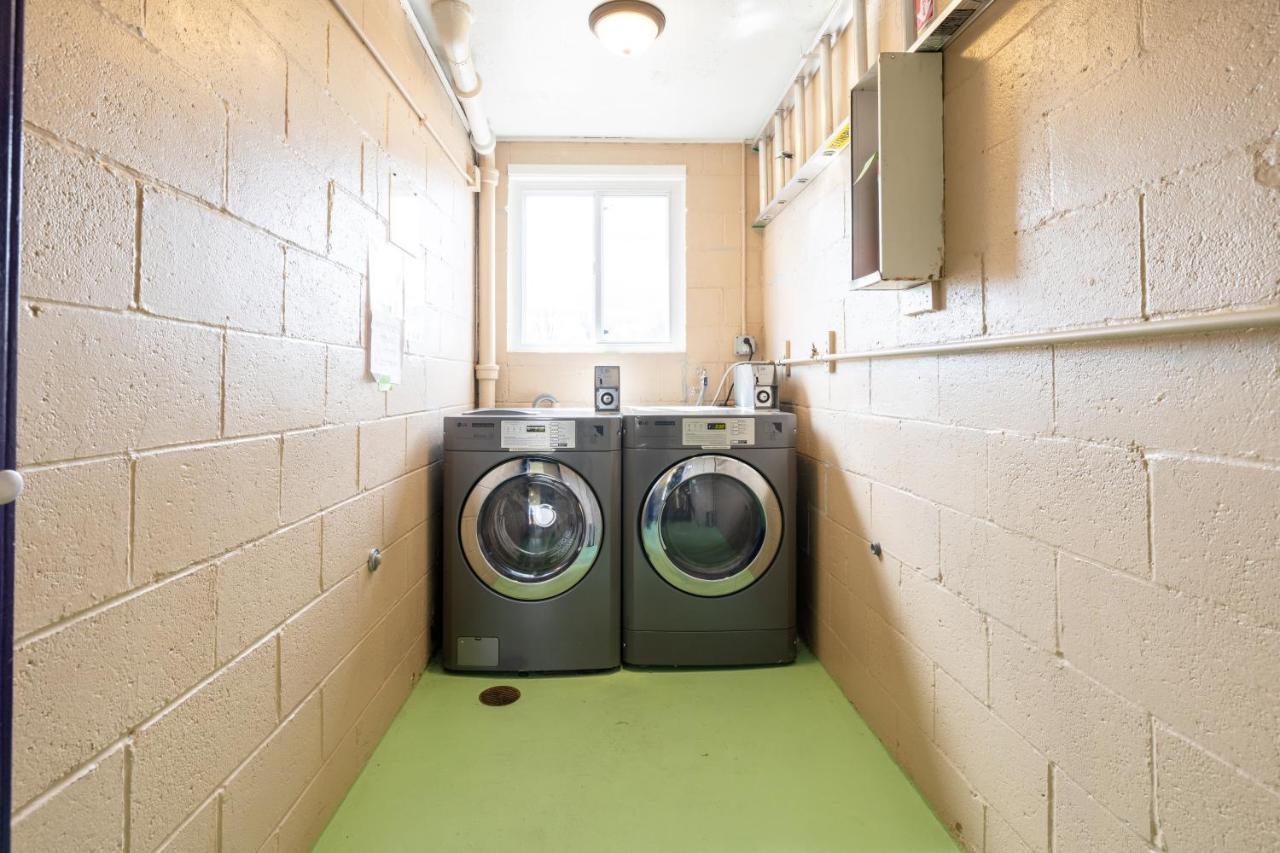 Apartment Georgetown 3-2c Close To Cleveland Airport And Fairview Hospital Ideal For Long Stays!
