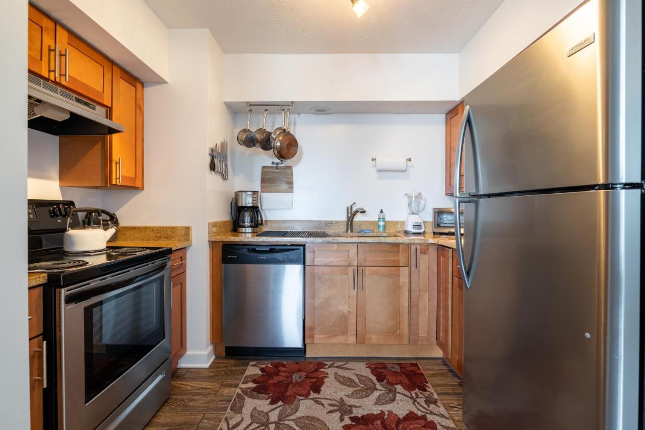 Georgetown 3-2c Close To Cleveland Airport And Fairview Hospital Ideal For Long Stays! * Fairview Park